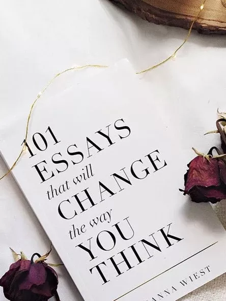 101 Essays That Will Change The Way You Think: Paperback