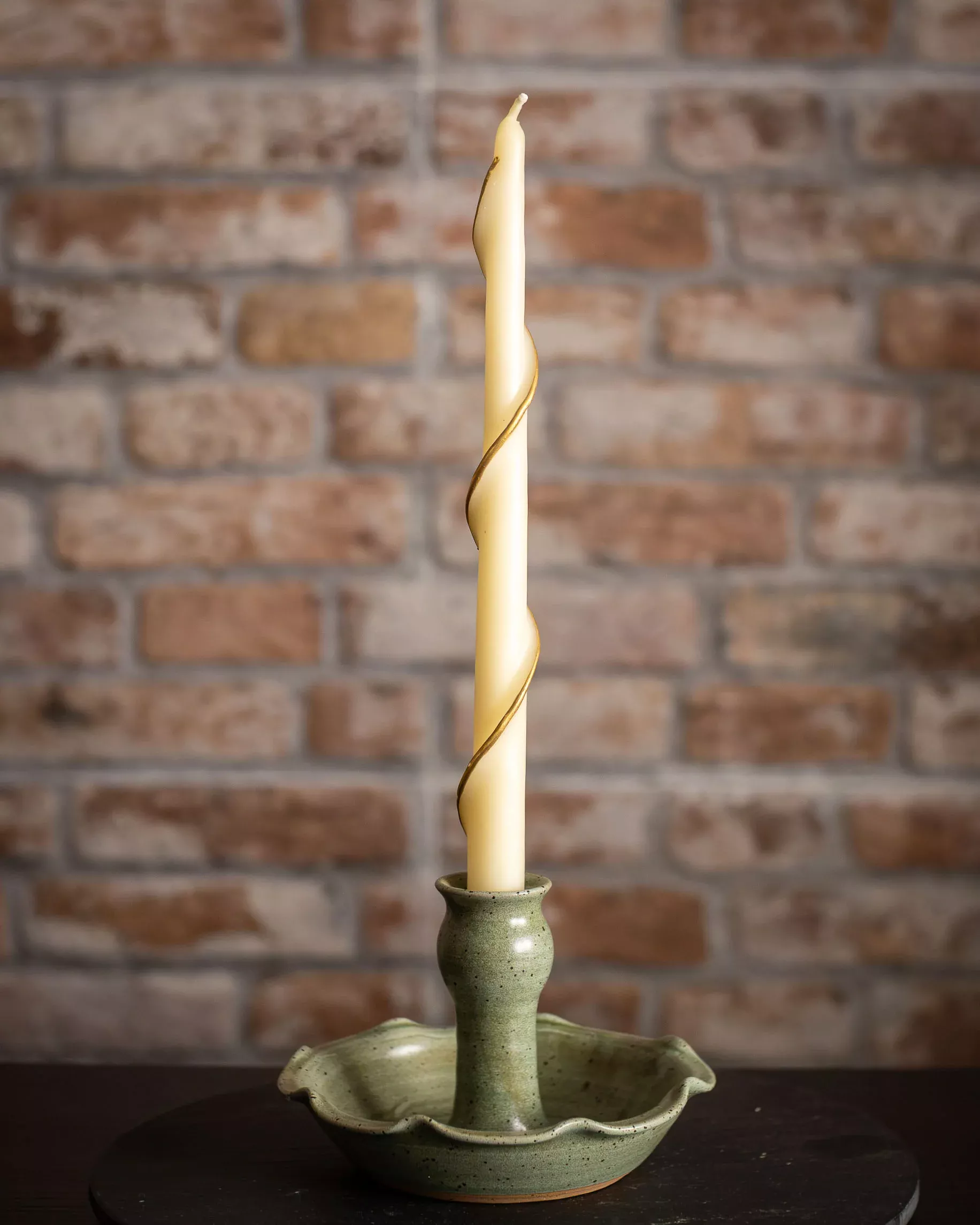 Beeswax Gold-edge Single Spiral