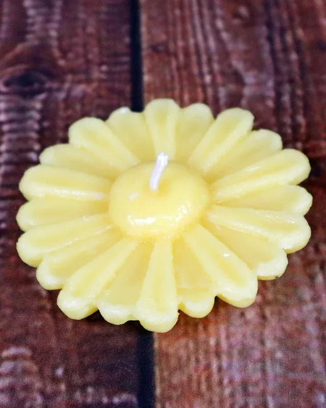 Daisy Floater Candle