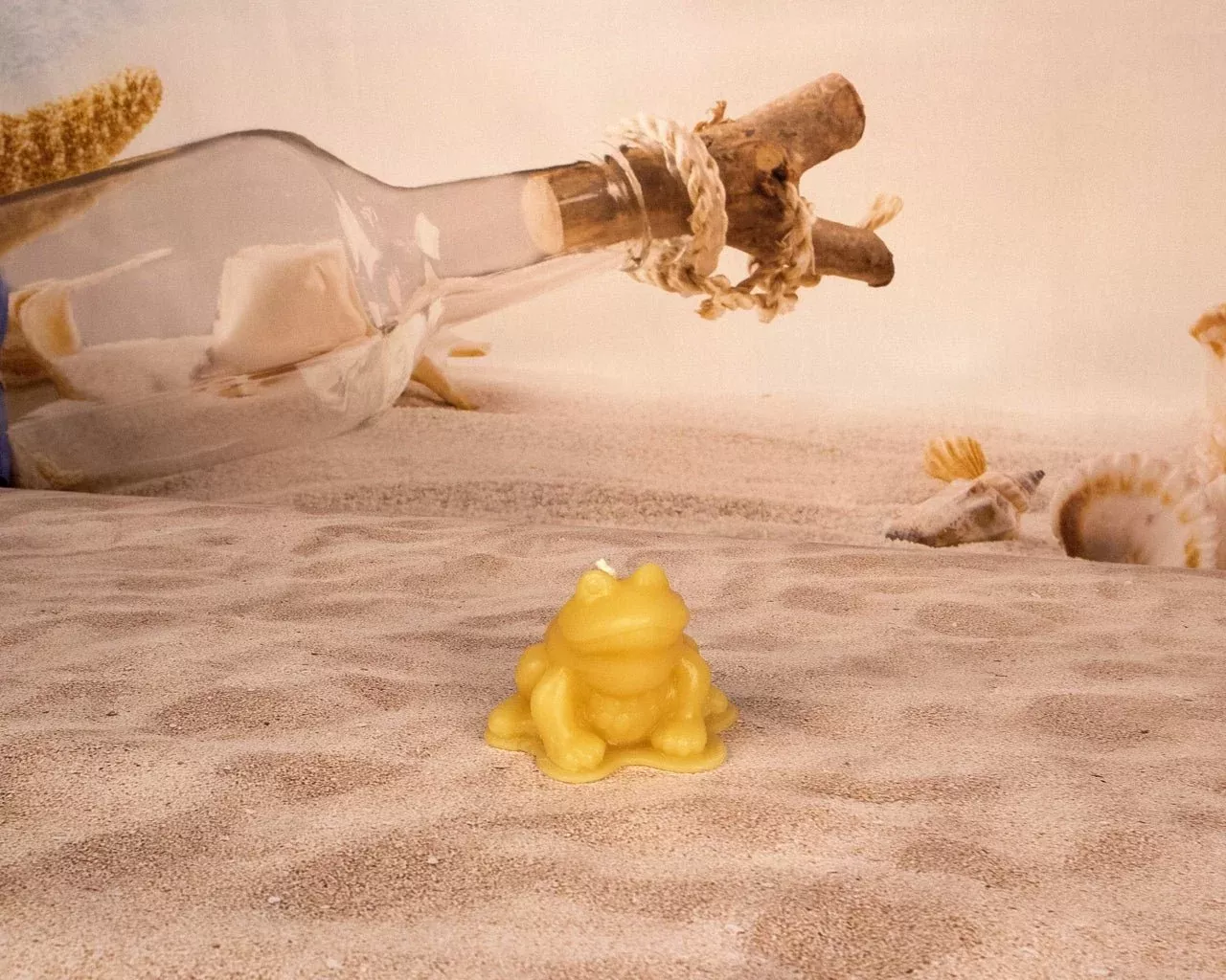Frog Beeswax Candle – Handmade Nature & Garden Decor