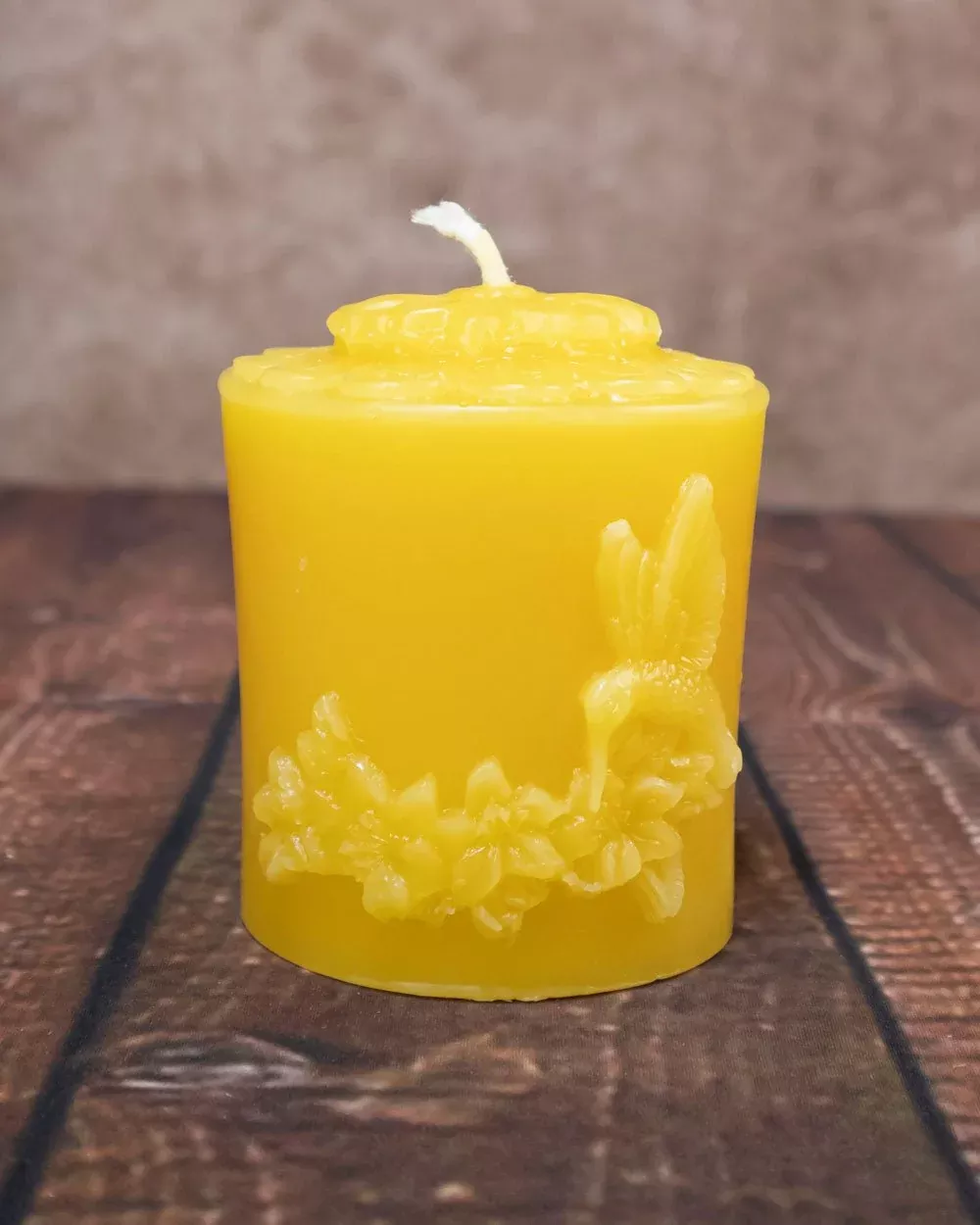 Hummingbird Candle with Daisy Top