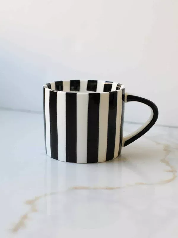 Simple Striped Mug: Black